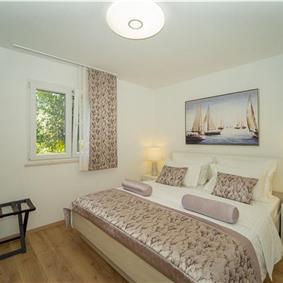 6 Bedroom Beachfront Villa with Heated Pool near Vela Luka on Korcula Island, Sleep 12